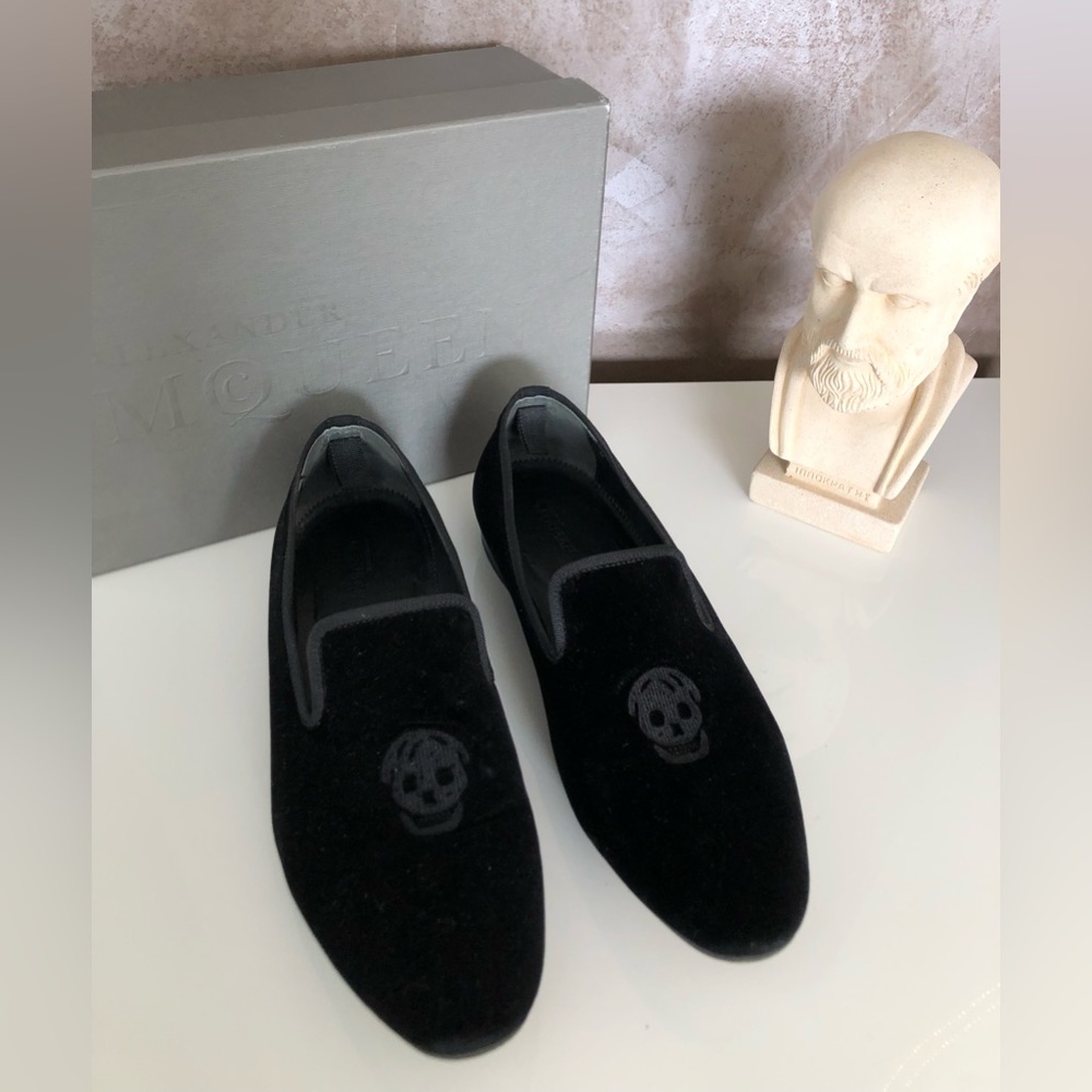 Alexander McQueen
Embroidered Skull Velvet Loafer